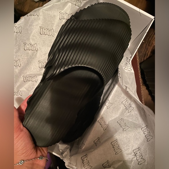 Chris Brown x John Dean Auracles Black Nami Slides - Picture 3 of 4